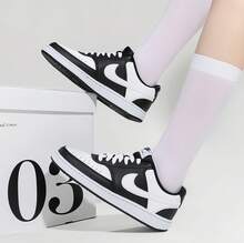 Nike COURT VISION女鞋低筒運動休閒鞋復古板鞋 - 黑與白 - 查看 3