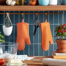 KitchenAid Ribbed Soft Silicone Oven Mitt 2-Pack Set, 7.5" X 13", Milkshake - Em yêu - Xem 2