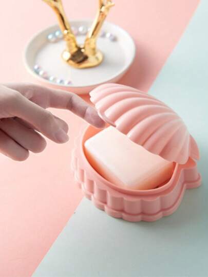 1pc Portable Shell Shaped Plastic Soap Dish With Cover, Bathroom Accessories Soap Box, Suitable For Travel And Home Use