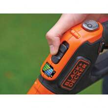 Black and Decker Cortabordes PowerCommand EasyFeed STC1840EPC-QW con una batería 18V 4Ah Litio 30cm