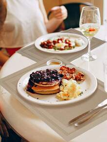 2/6/12件套多色简约条纹编织PVC餐垫，可水洗，易清洁，可擦拭，防滑，耐热，节日婚礼派对餐桌装饰