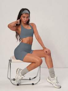 PinkTip露背罗纹吊带背心和修身骑行短裤套装，塑形无缝支撑，高腰骑行短裤，瑜伽和休闲运动皆宜 - 灰色 - 查看 4