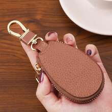 1个个性化定制姓名设计钥匙包，包含大小写字母，高端PU皮革材质，多种颜色可选，适合居家使用。多功能迷你大容量拉链设计，外观时尚，男女通用，轻薄防刮，防丢，独特的周年纪念礼物之选。