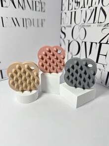 1 Stück Silikon Haarbürste, Shampoo Massage Bürste Silikon Haarkamm in Kleeblatt-Form, zum Reinigen und Massieren der Kopfhaut, für nasse/trockene Verwendung, einfarbig, tragbares Massagegerät für unterwegs