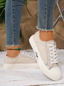 1 双女士时尚复古双色德比鞋，2025 年春夏秋季新款系带平底舒适休闲时尚百搭女鞋，适合户外活动，可搭配任何服装