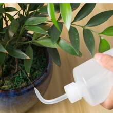 1pc Small Household Watering Can With Long Spout And Bent Spout, Squeeze-Type Pointed Mouth Watering Bottle, Watering Can, Squeeze-Type, Suitable For Flowers, Succulents, Floral Plants, Marked Scale On Bottle Body For Easier Use