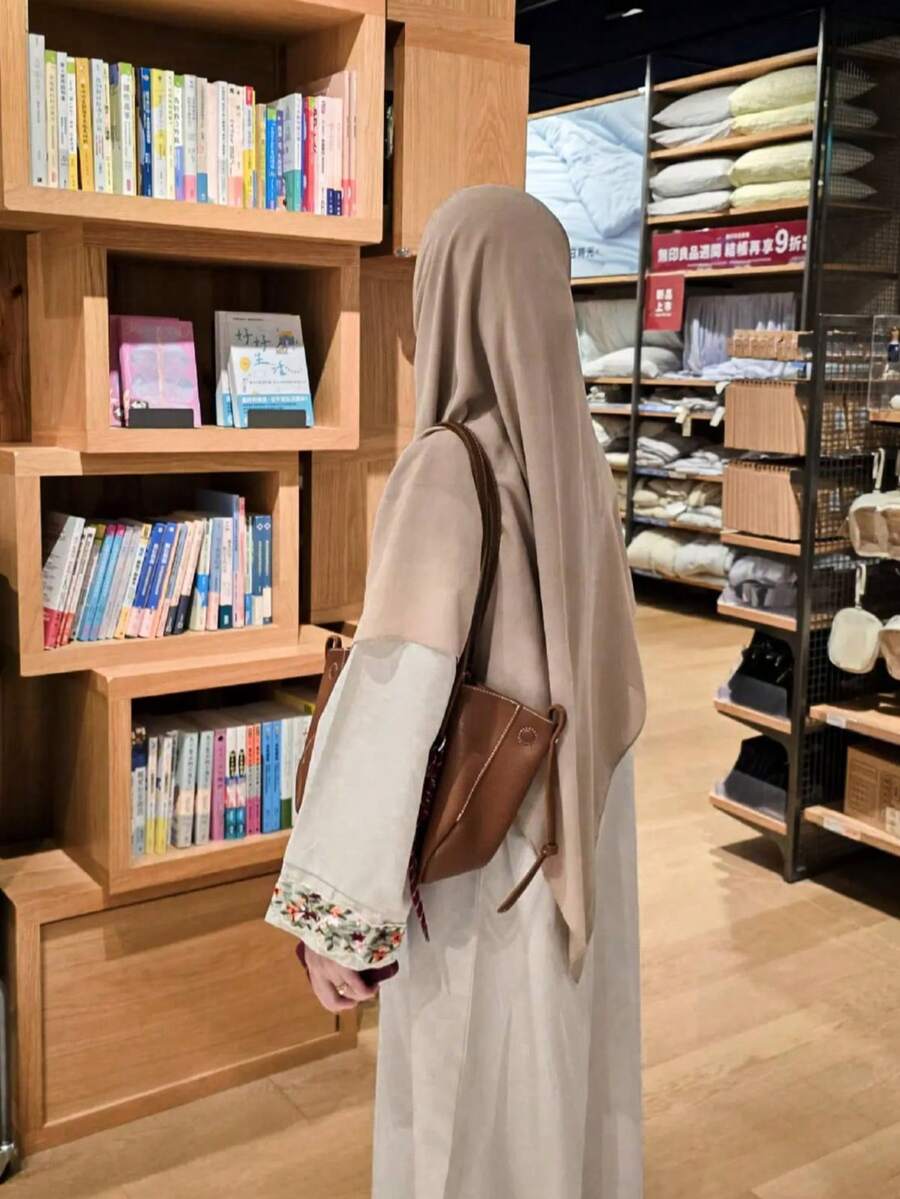 1pc Women Solid Color Pearl Chiffon Soft Headscarf, Casual Arabic Conservative Plain Head Wrap, Suitable For Middle Eastern Daily Use - Beige - View 1