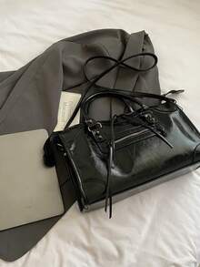 SHIMEINI 1 chiếc túi xách cỡ lớn màu đen phối nhiều mảnh, đính đinh tán kim loại, khóa kéo và tua rua, chất liệu PU cổ điển, tay cầm đôi phía trên, dây đeo vai dài có thể điều chỉnh, khóa kéo, thời trang retro ngọt ngào sang trọng kiểu túi xe máy, túi tote vuông phong cách Y2K Punk dành cho nữ, phong cách giản dị nhưng sang trọng, thích hợp cho đi làm, mua sắm hàng ngày. - màu đen - Xem 6