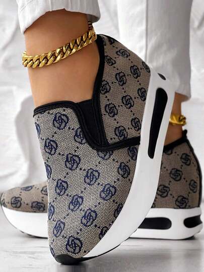 Zapatillas deportivas casuales con plataforma para mujer, zapatos slip-on grises con estampado de logotipo completo, zapatos cómodos para estudiantes, nuevos diseños para la temporada de primavera/verano y vuelta al cole, zapatos de pareja