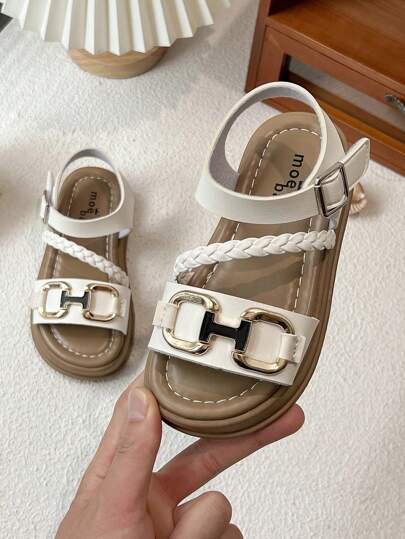 1 Pair. For Girls Aged 3 - 10. Decorated With Metal Buckles & Woven Straps. Synthetic Leather. Anti - Slip And Wear - Resistant. Open - Toed And Low - Top. Buckle - Strap With Thick Soles. Fashionable And Exquisite Style. Sandals. Suitable For Summer Outings And Daily Wear.