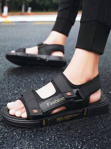 1 双 Ins 风格青少年沙滩凉鞋，魔术贴闭合透气防滑软底，夏季海滩度假时尚鞋