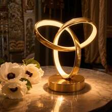 An Iron Twisted Table Lamp, Three-Tone Light, USB-Powered, Golden Clover, Suitable For Bar Decoration, Room Living Room Night Light