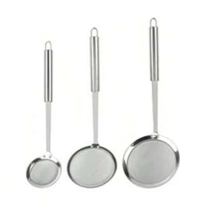 1Pc Kitchen Grease Skimmer With Fine Mesh Foam Strainer, Suitable For Home/Restaurant/Cafe, Made Of Selected 304 High-Quality Stainless Steel, In Line With Food Cooking Standards, Resistant To High Temperature, Heat-Insulating And Scalding, With Embedded Reinforced Handle, Practical And Safer!