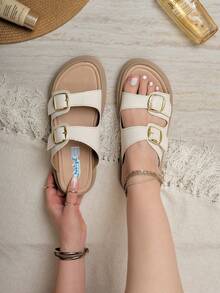 Sandalia plana hebillas, sandalia flat buckle, sandalia doble hebilla, sandalia piel, sandalia veraniega, sandalia minimalista, sandalia boho, sandalia urbana, sandalia casual chic, sandalia suela dentada, sandalia, sandalia de goma. - Late - Ver 1