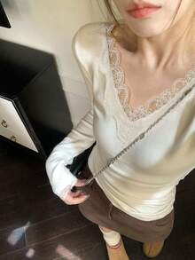 女式 V 领蕾丝拼布修身套头衫，秋冬 - 白色 - 查看 4