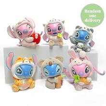 Caja ciega con el personaje Stitch en estilo tropical de MINISO, de PVC mate con accesorios de piña y coco, incluye soporte de exhibición y pegatinas coleccionables, ideal para decoración de escritorio y regalos festivos (1 pieza, entrega aleatoria) - Multicolor - Ver 9