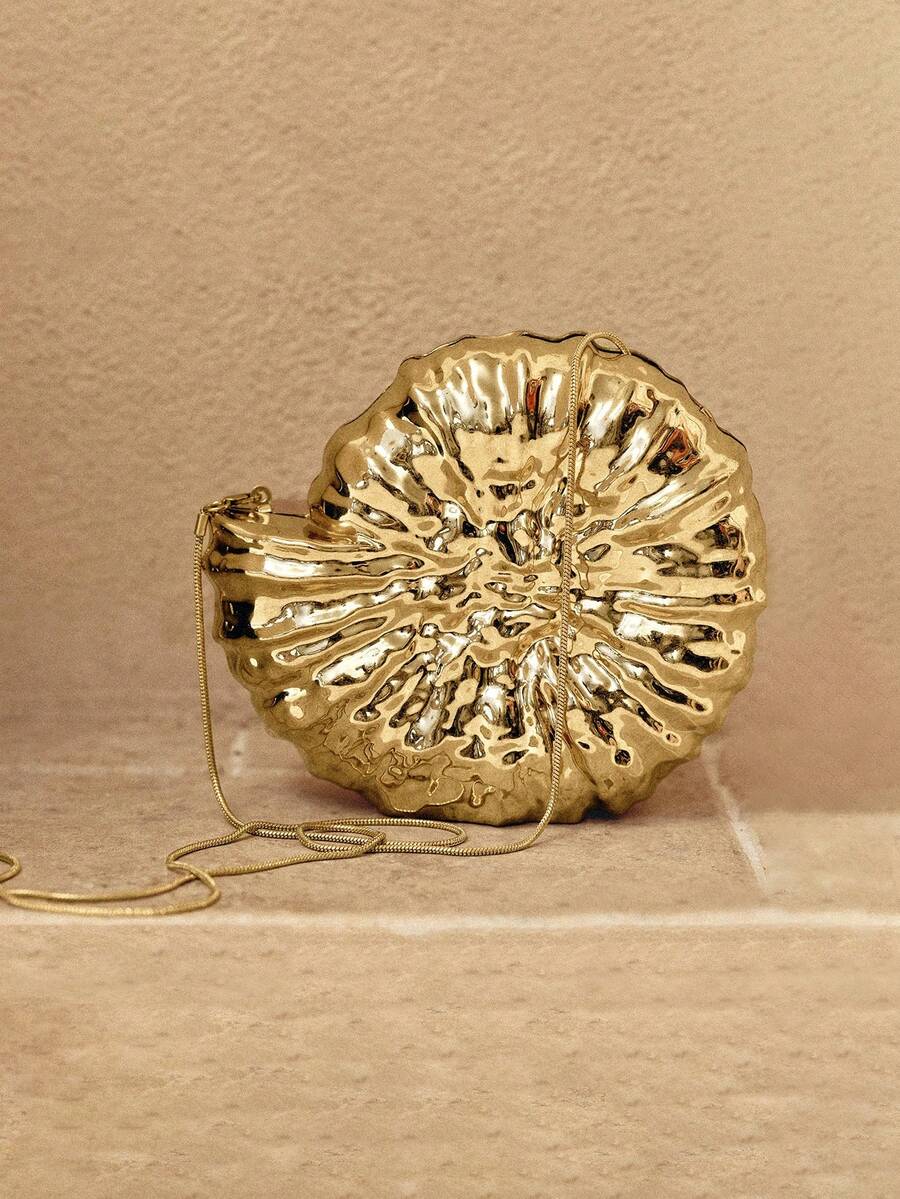 金属金色亮面压花蜗牛图案手拿包，新款派对链条手提包，女士单肩包和斜挎包，采用亚克力材质，高端大气，适合正式场合 - 金色 - 查看 1