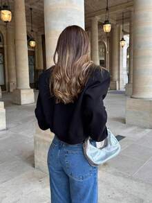 Nueva chaqueta de mujer para otoño. Chaqueta de béisbol de cuello redondo en negro, ideal para volver al colegio. Adecuada para paseos por el campus, salidas diarias, looks de aeropuerto y otras ocasiones, creando fácilmente una atmósfera casual pero elegante.