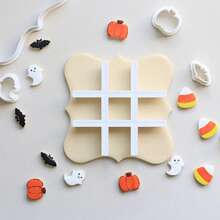 Bộ 6 khuôn cắt bánh hình cờ caro, bao gồm nhiều thiết kế theo chủ đề các ngày lễ (Halloween, Ngày Valentine, Lễ Phục Sinh, Lễ Tạ Ơn), gồm khuôn cắt bánh quy, khuôn cắt fondant và khuôn cắt đất sét, với họa tiết bàn cờ, hình môi, XXOO, hình trái tim, có thể kết hợp tự do. - trắng - Xem 8