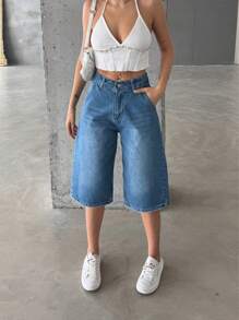 女式高腰褪色复古宽松阔腿牛仔百慕大短裤，带口袋、拉链和纽扣