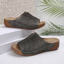 2025 New Women Casual Slippers Solid Color Bohemian Hollow Out Vacation