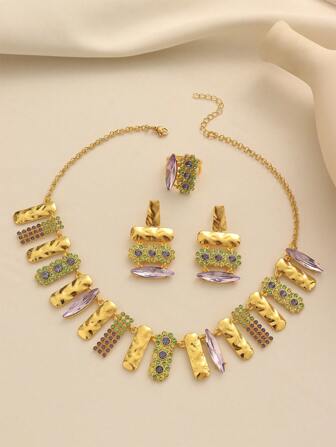 1 set de bijoux vintage de style bohème en alliage de cuivre incrusté de strass, comprenant un collier, des boucles d'oreilles et une bague. Convient pour le port quotidien des femmes, idéal comme cadeau pour les fêtes