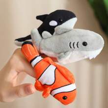 1 件趣味海洋系列动物手指木偶毛绒玩偶，迷你鲨鱼、虎鲸、海龟、螃蟹、章鱼、小丑鱼手指木偶，亲子互动玩偶，儿童生日礼物
