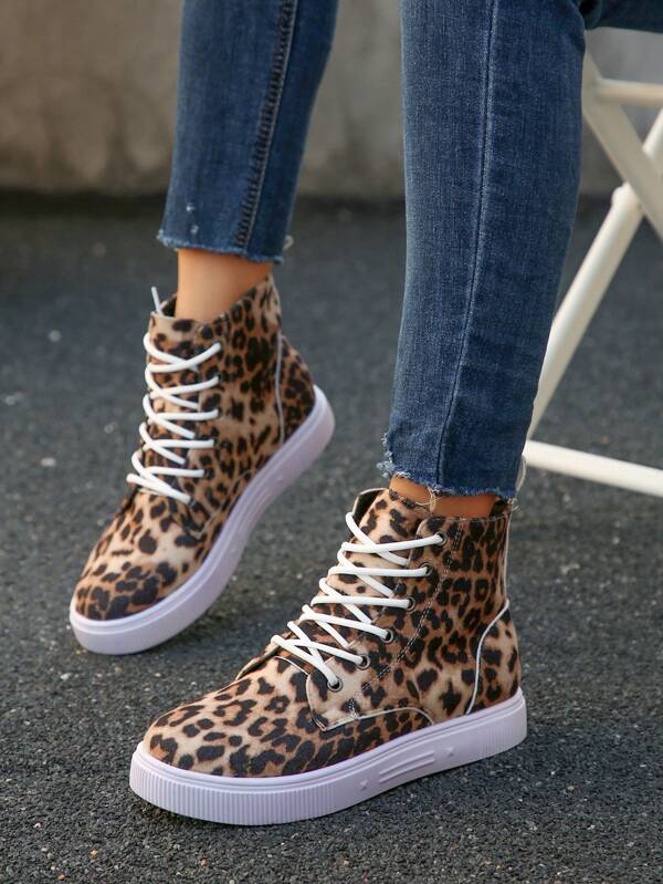 Botas de cano médio com estampa de leopardo, novas botas da moda 2025, bico redondo e cano médio, botas casuais modernas e quentes para outono/inverno