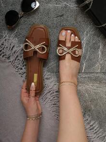 Sandalias planas de mujer con lazo de pedrería, punta cuadrada, estilo elegante y casual, ideales para verano y uso diario - Marrón - Ver 1