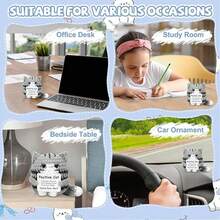 1件可爱的猫咪图案，这款充满灵感的钩针编织灰猫不仅是玩具，更是赏心悦目的装饰品。用它来装饰您的书桌、客厅、卧室、办公室、书桌或汽车。这款有趣的猫咪钩针礼物还可以用作包袋吊坠或钥匙扣，无论您走到哪里都能增添一丝热情。 - 彩色 - 查看 6