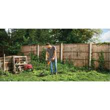 Black and Decker Cortabordes PowerCommand EasyFeed STC1840EPC-QW con una batería 18V 4Ah Litio 30cm