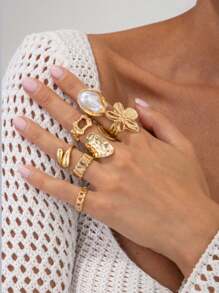 Set da 7 pezzi di anelli decorativi in metallo floreale e gemme, eleganti e alla moda, con stile baroque finto per donne, anelli morbidi, anelli a forma di fiore di lava, adatti per uso quotidiano, feste, regali per vacanze, accessori per abbigliamento multifunzionali, regalo per la Festa della Mamma, il regalo migliore per famiglia e amici.