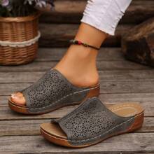 2025 New Women Casual Slippers Solid Color Bohemian Hollow Out Vacation