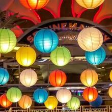 3/5/30 件混色纸灯笼 20 厘米，婚礼生日庭院乔迁派对，装饰性挂饰，彩色纸灯笼可用作灯罩和浪漫装饰，适合节日庆典，家居氛围装饰（不含灯） - 彩色 - 查看 2