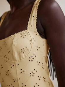 Women Summer Crop Tank Tops Y2k Eyelet Floral Square Neck Backless Vest Top Slim Fitted T Shirt Going Out Tops Tight Lace Up Camisole Beach Vacation Tops Streetwear Aesthetic Clothes - Màu vàng - Xem 3