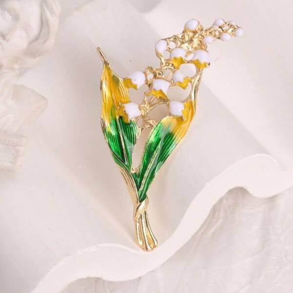 1 broche em forma de lírio do vale, banhado a ouro, esmaltado, decorado para vestido e blusa feminina