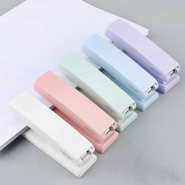 1 szt. Lekki zszywacz, odpowiedni do biura i szkoły, zszywacz w kolorze makaronika, trwały i łatwy w użyciu, przenośny zszywacz średniej wielkości, artykuły biurowe na powrót do szkoły