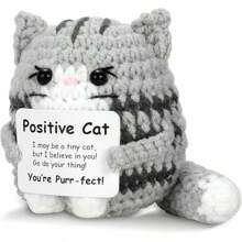 1件可爱的猫咪图案，这款充满灵感的钩针编织灰猫不仅是玩具，更是赏心悦目的装饰品。用它来装饰您的书桌、客厅、卧室、办公室、书桌或汽车。这款有趣的猫咪钩针礼物还可以用作包袋吊坠或钥匙扣，无论您走到哪里都能增添一丝热情。 - 彩色 - 查看 1