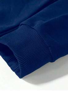 White Unisex Sweatshirt With Vintage Print – Comfort And Style For Every Moment