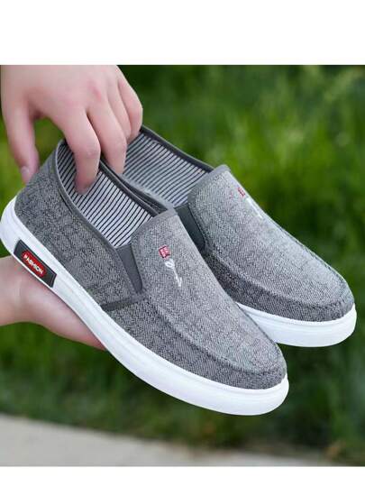 أحذية قماشية مطبوعة جديدة، كاجوال عصرية سهلة الارتداء، نعل وجزء علوي ناعمين، أحذية رجالية مقاسات كبيرة