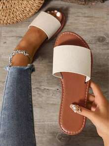 新款时尚H型女士拖鞋，休闲风格，罗马风格一脚蹬拖鞋，舒适的黑色，米色和棕色，低跟和浮雕图案，沙漠钥匙法国高端平底拖鞋，亮片和厚底，沙滩鞋，与新款仙女风格一脚蹬拖鞋完美搭配，适合约会，室内和室外使用，具有除臭和防滑功能，鳄鱼纹拖鞋带有金属装饰和平底，一脚蹬夏季时尚拖鞋。