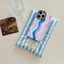 Protector de pantalla dos en uno moderno. Película con rayas onduladas rosas y azules - Diseño de doble capa, excelente, resistente a caídas - Compatible con los modelos 16, 15, 14, 13, 12, 11, 8, X, XS, XR, Plus, Pro, SE2, SE3. Ideal para cumpleaños y bodas. - Colores mixtos 1 - Ver 4