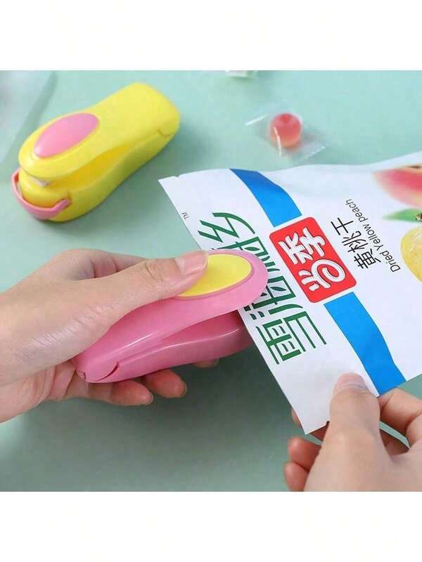 Mini Snack Sealing Machine, Plastic Sealer, Household Plastic Bag Food Preserver Vacuum Sealer, Suitable For Sealing Snack Bags For Home And Students (Batteries Not Included. Need To Be Purchased Separately)