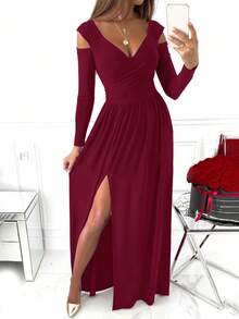 Noworoczny strój dla kobiet, seksowne długie sukienki z dekoltem w serek, czerwona sukienka maxi z odkrytymi ramionami i rozcięciem z boku – elegancka suknia wieczorowa na imprezę, odpowiednie stroje na koncert, stroje świąteczne, sukienki na imprezę