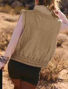 Womens Puffer Vest Cropped Lightweight Button Down Quilted Vest Sleeveless Padded Gilet Coat With Pockets - 卡其色 - 查看 5