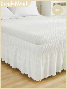 1件白色优雅蕾丝农舍风格床裙，采用柔软超细纤维制成，易于安装，适合卧室装饰，营造质朴别致的风格，适合所有季节。
