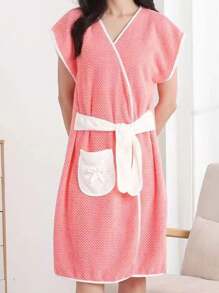 1pc Wearable Pineapple Plaid Robe With Tie, Lightweight, Warm "Super Soft Coral Fleece" Bathrobe With Pocket - Suitable For All Seasons, Absorbent And Comfortable Loungewear, Perfect For Bathroom, Bedroom, Pool And Beach, Cute Student Sleepwear