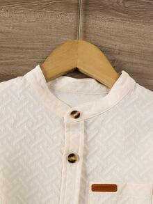 Koszula chłopięca z długim rękawem w jednolitym kolorze, żakardowa tkanina, kołnierzyk typu stójka, guziki, kieszeń na piersi, odpowiednia do codziennego noszenia na co dzień oraz na imprezy wiosną i jesienią - Beżowy - Zobacz 3