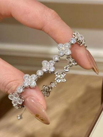 1pc Stainless Steel Fashionable Four-Leaf Flower Bracelet With Zirconia, Delicate Jewelry, Luxury Feel For Women