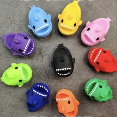 1pc娃娃屋BJD鲨鱼拖鞋可爱卡通小号ob11家居拖鞋微缩模型（略有色差，以实物为准）随机发货有无鞋底扣